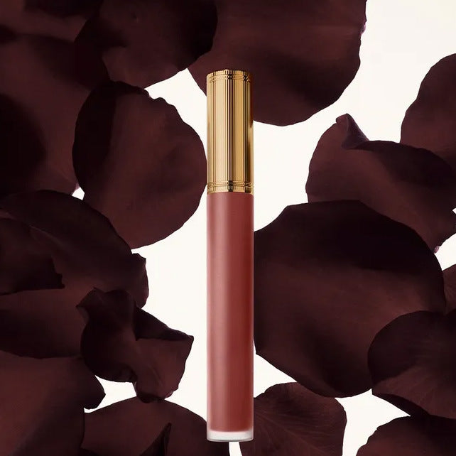 Soft matte lip gloss in reddish brown