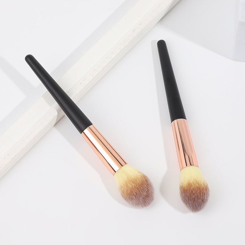 Soft and fluffy flame-shaped blush powder brush evenly picks up powder; the soft bristles don't irritate the face