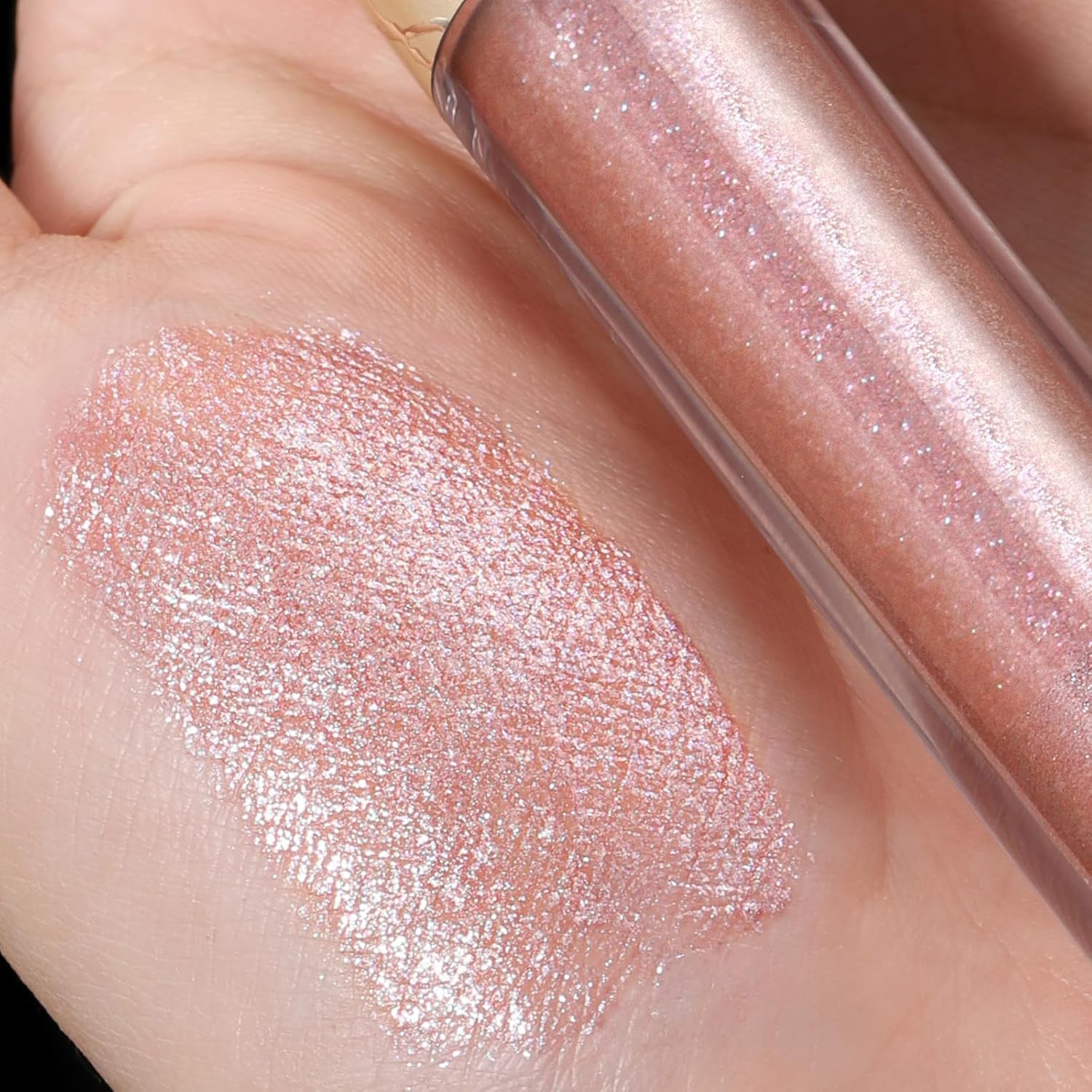 Long-lasting, smooth, glossy, and easy-to-apply lip gloss