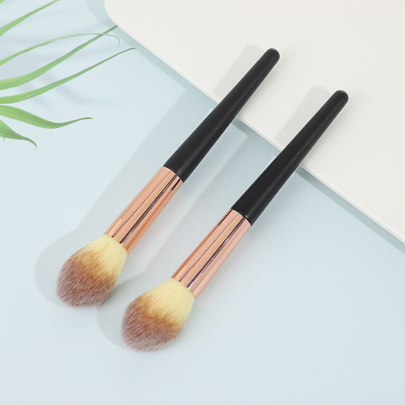 Soft and fluffy flame-shaped blush powder brush evenly picks up powder; the soft bristles don't irritate the face